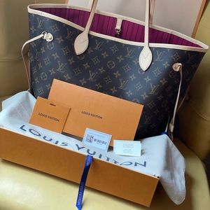 Louis Vuitton Neverfull MM Monogram Pink Interior
